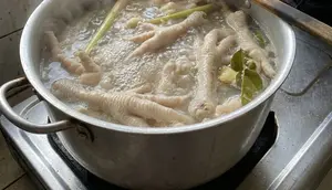Efek Kebanyakan Konsumsi Ceker Ayam, Kolesterol Bisa Naik