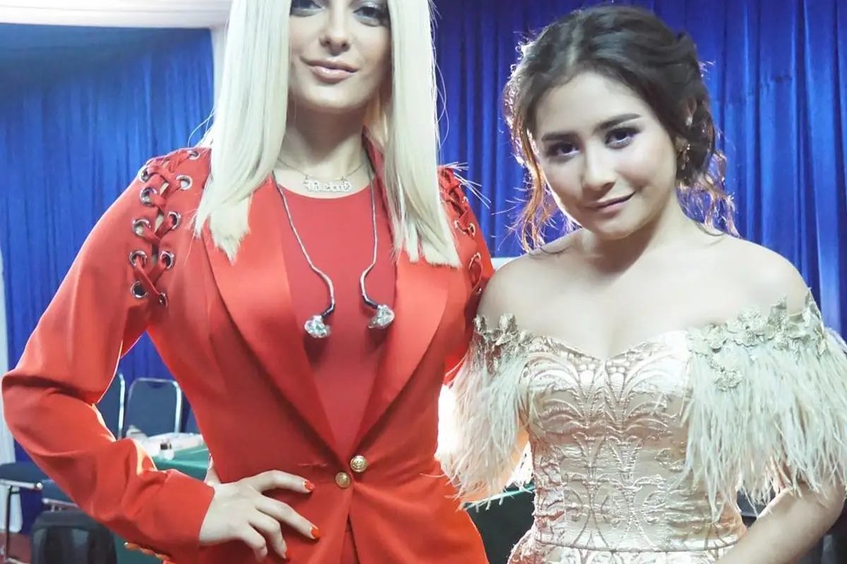[Bintang] Prilly Latuconsina dan Bebe Rexha