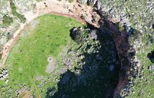 Apa Itu Sinkhole? Ketahui Faktor Penyebab dan Cara Mencegahnya