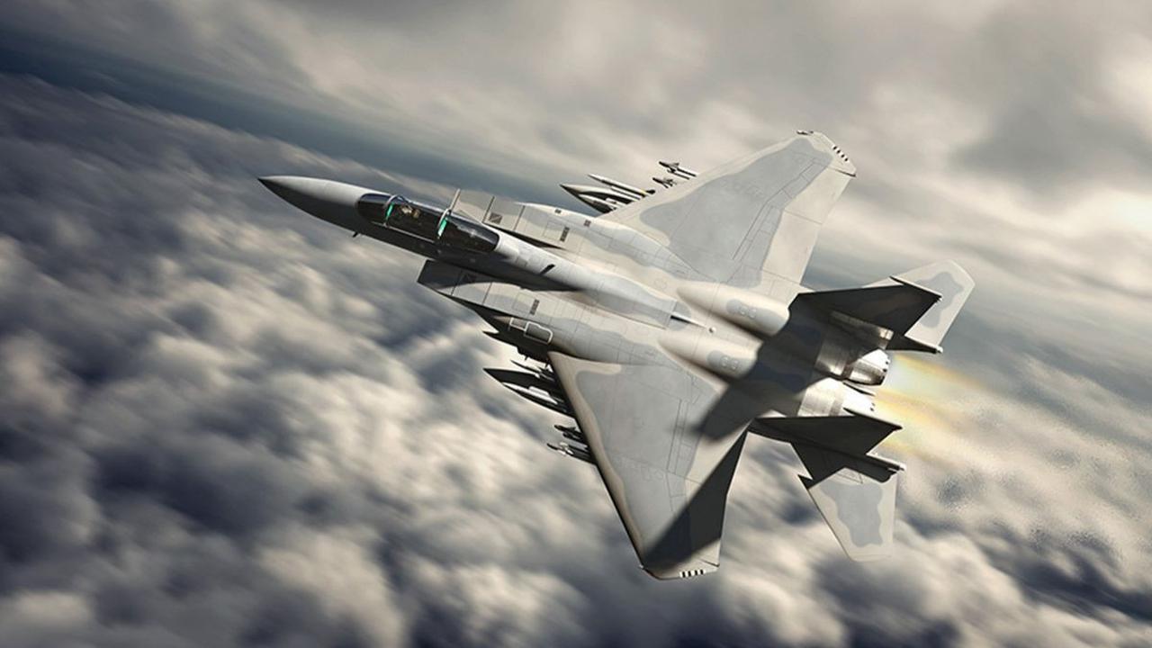 Kemampuan Muatan: F-15EX dapat membawa hingga 29.500 pound (sekitar 13.380 kilogram) muatan. Ini membuatnya mampu membawa lebih banyak senjata dibandingkan pesawat tempur generasi sebelumnya.