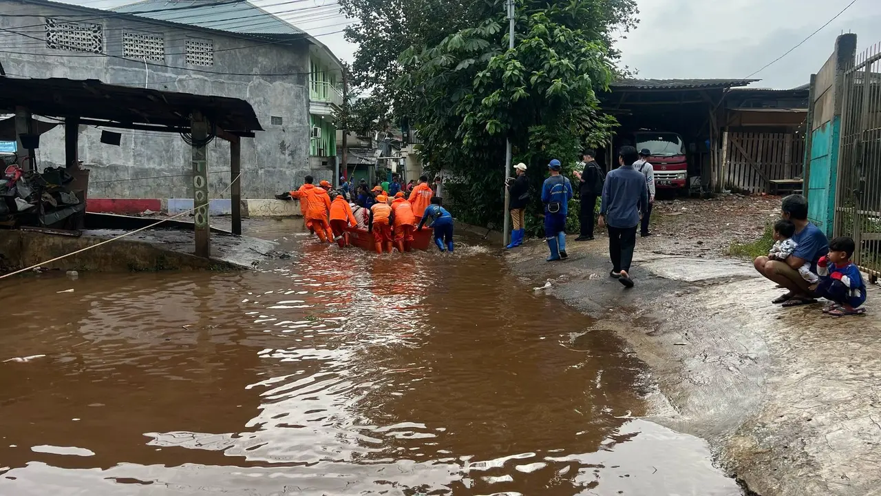 Banjir di kawasan Lebak Bulus, Jakarta Selatan. Tepatnya di Jalan Kamboja Nomor 5, RT5/RW8, Lebak Bulus, Kecamatan Cilandak.