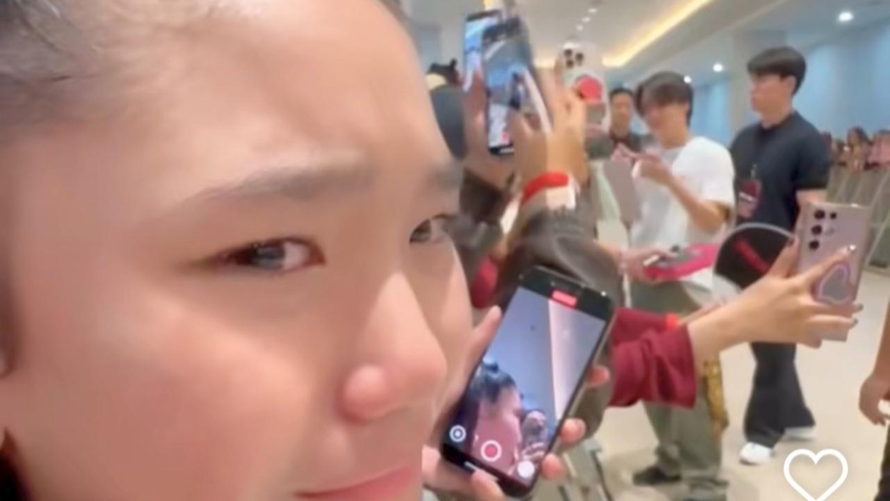 Detik-detik Bilqis Putri Ayu Ting Ting Bertemu J-Hope BTS, Nangis Bisa Ikut Send Off di Konser Jakarta