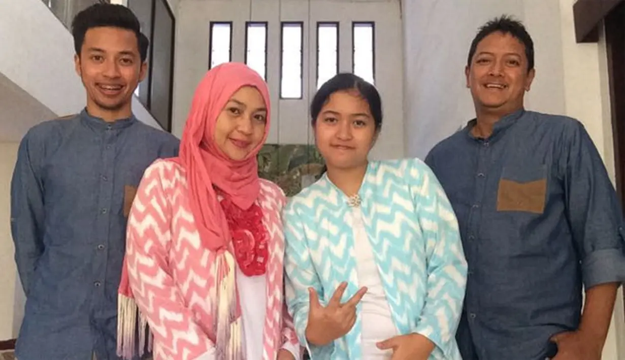 Mereka belajar bahasa Jerman di tempat yang sama, tapi untuk urusan berbeda. Jika Dina belajar untuk keperluan sekolah, sedangkan Radian untuk keperluan kulian di Jerman. Pertemuan itu hanya sebatas teman biasa. (dok. Pribadi/Bintang.com)