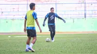 Mantan kiper Persija Jakarta,&nbsp;Adixi Lenzivio, bergabung dengan Arema FC. (Bola.com/Iwan Setiawan)