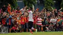 Pemain asing Persija, Patrick Da Silva merayakan golnya ke gawang Barito Putera saat laga uji coba di Stadion Bea Cukai, Jakarta, Selasa (5/4/2016). Laga berlangsung ketat dan berakhir imbang 2-2. (Liputan6.com/Helmi Fithriansyah)
