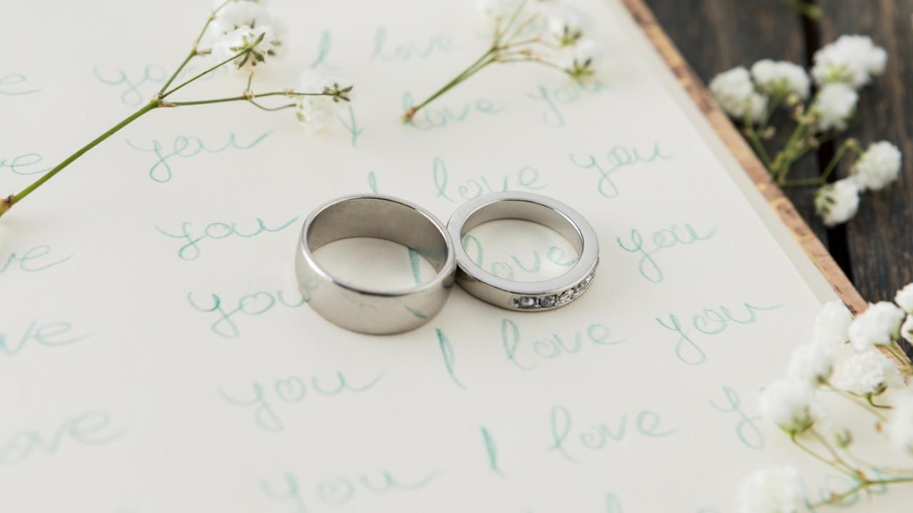 7 Inspirasi Cincin Nikah Ukir Nama Terbaru 2026 yang Elegan dan Penuh Makna, Desain Berkarakter