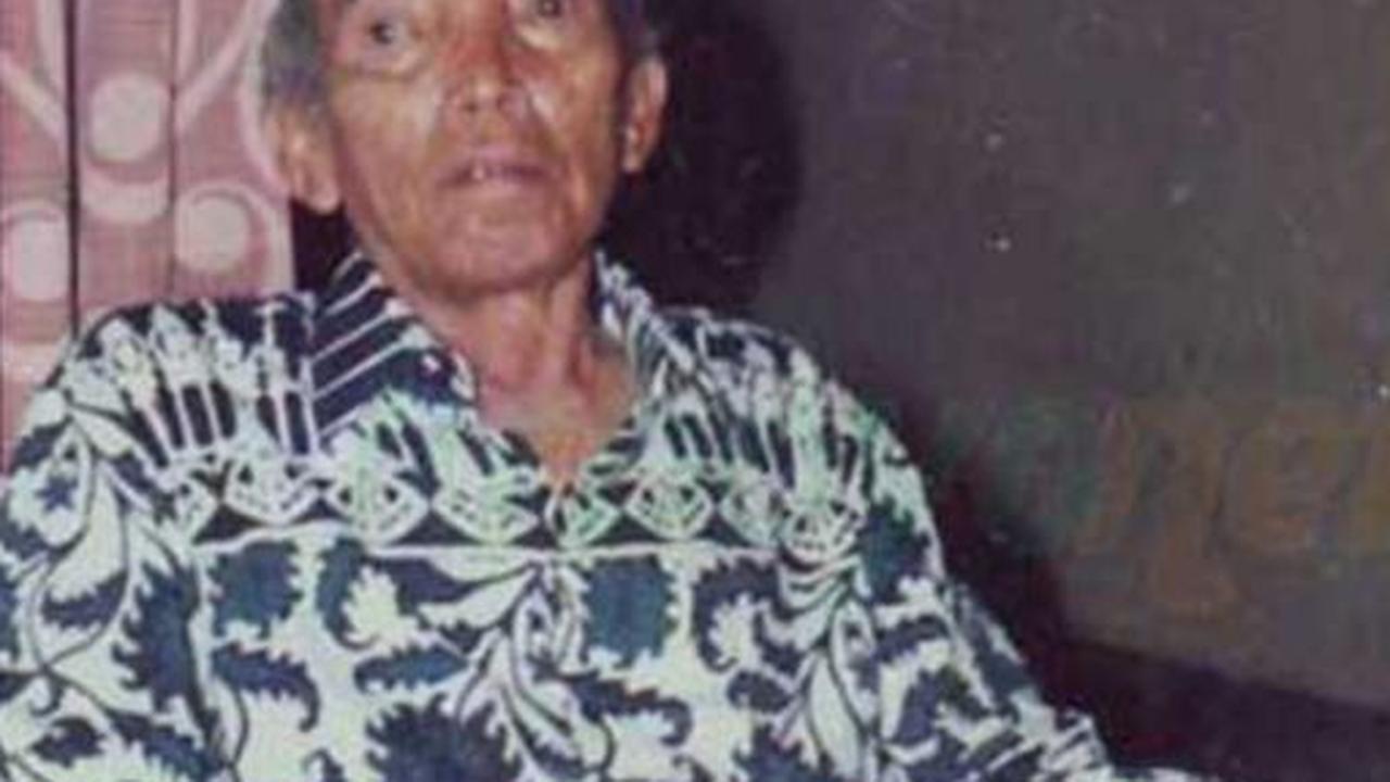 Kiai Mahrus Aly adalah salah satu pengasuh Pondok Pesantren Lirboyo Kediri yang jasanya dikenang banyak orang. Putra pasangan KH Aly bin Abdul Aziz dan Hasinah binti Kiai Sa’id ini lahir di Dusun Gedongan,  Astanajapura, Cirebon pada 1906.