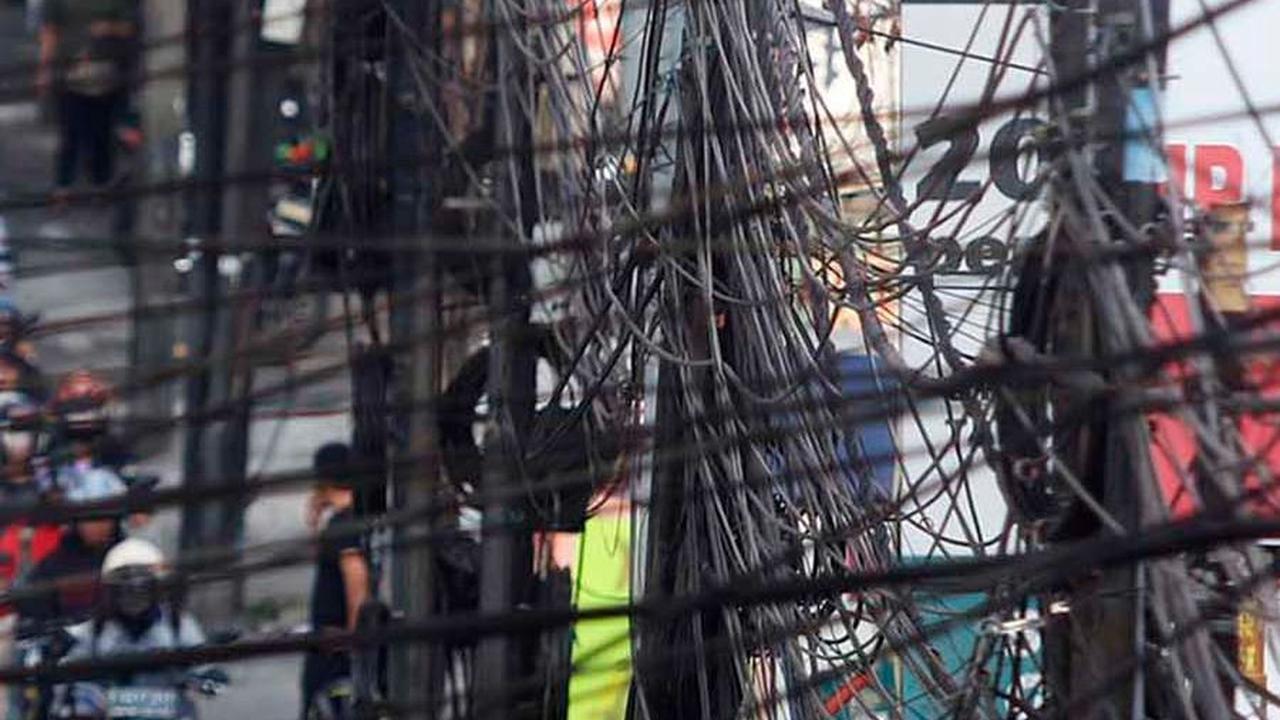 Afan mengungkapkan, pihaknya akan menggunting kabel semrawut jika para operator tak membenahinya selama satu bulan ke depan.