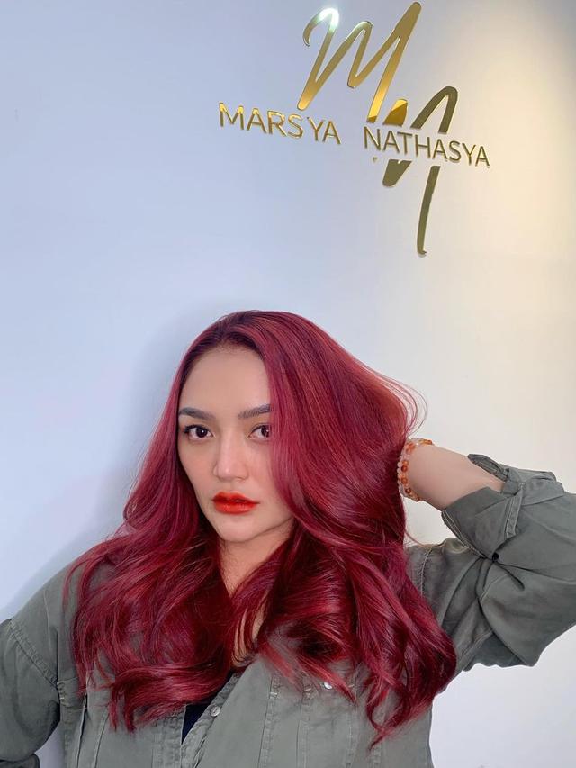6 Potret Terbaru Siti Badriah dengan Rambut Merah, Terinspirasi Princess Ariel