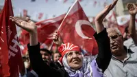 Para pendukung Partai Keadilan dan Pembangunan (AKP) merayakan kemenangan dalam Pemilu Parlemen Turki. (graphic.com.gh)