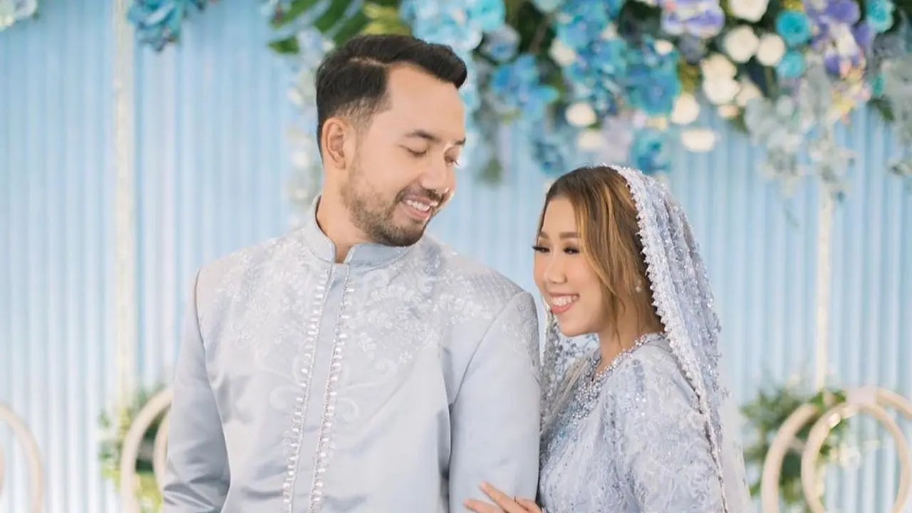 Pesona Syahdu Kiky Saputri Berbalut Abaya Berpayet di Momen Pengajian Jelang Pernikahan