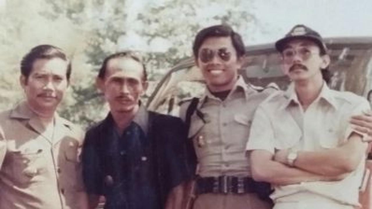 Dalam foto yang diunggahnya, terlihat Nanan masih bertugas sebagai seorang anggota polisi. Diungkapkan olehnya, saat itu Ia menjabat sebagai Kapolsek Sepatan, Tangerang. <br>