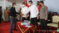 Ketua Komite Olimpiade Indonesia (NOC Indonesia) Raja Sapta Oktohari (kanan) mendukung pelaksanaan Piala Presiden perdana sebagai bentuk pembinaan berjenjang bagi atlet bulu tangkis potensial Tanah Air. (Istimewa)