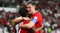 Pemain Timnas Indonesia, Beckham Putra (kiri) melakukan selebrasi bersama Jay Idzes setelah mencetak gol ke gawang St Kitts and Nevis dalam laga semifinal FIFA Series 2026 di Stadion Utama Gelora Bung Karno (SUGBK), Senayan, Jakarta, Jumat (27/03/2026). (Bola.com/M Iqbal Ichsan)