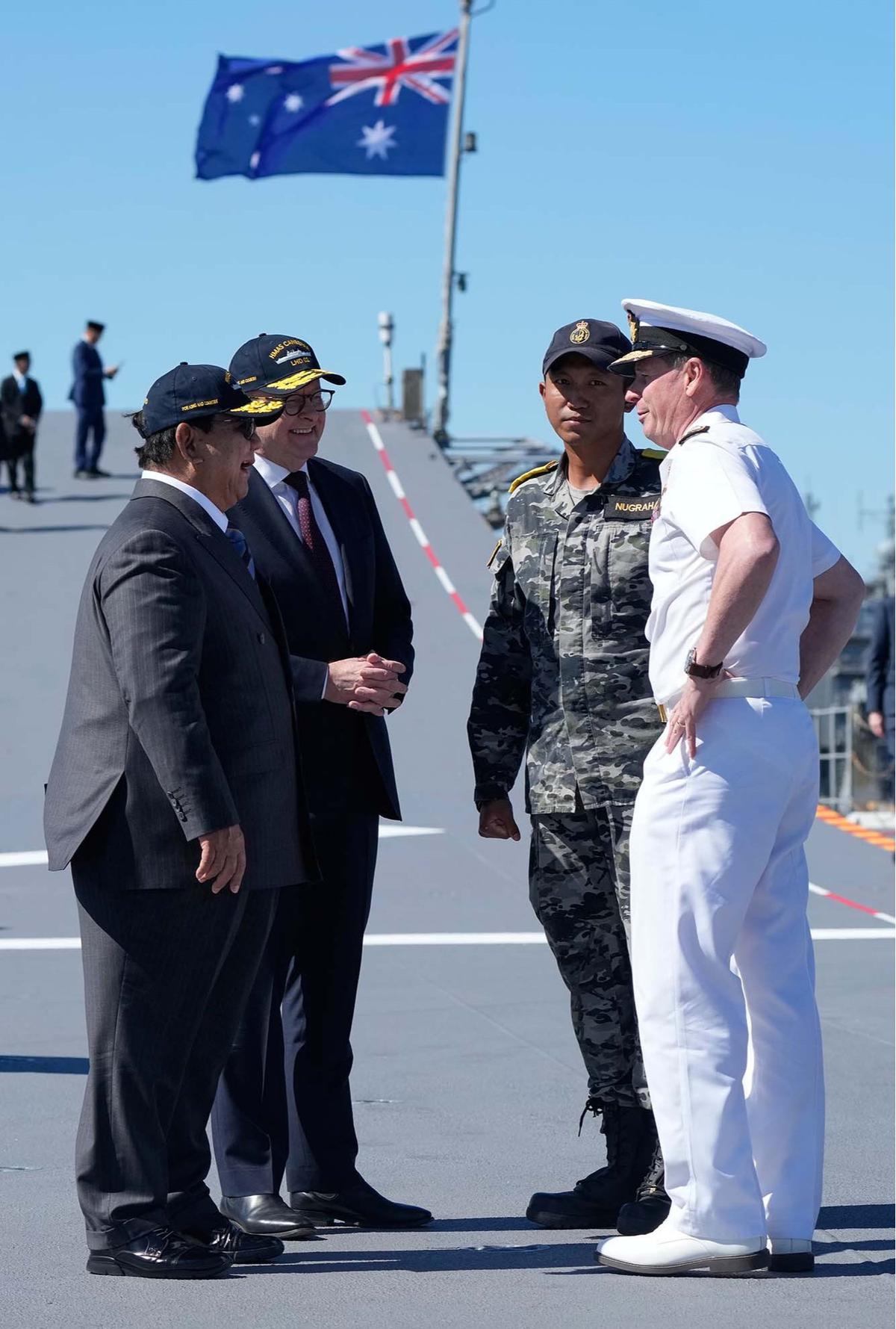 FOTO: Di Atas Kapal Induk HMAS Canberra, Prabowo dan Albanese Resmikan Era Baru Hubungan Strategis Indonesia–Australia