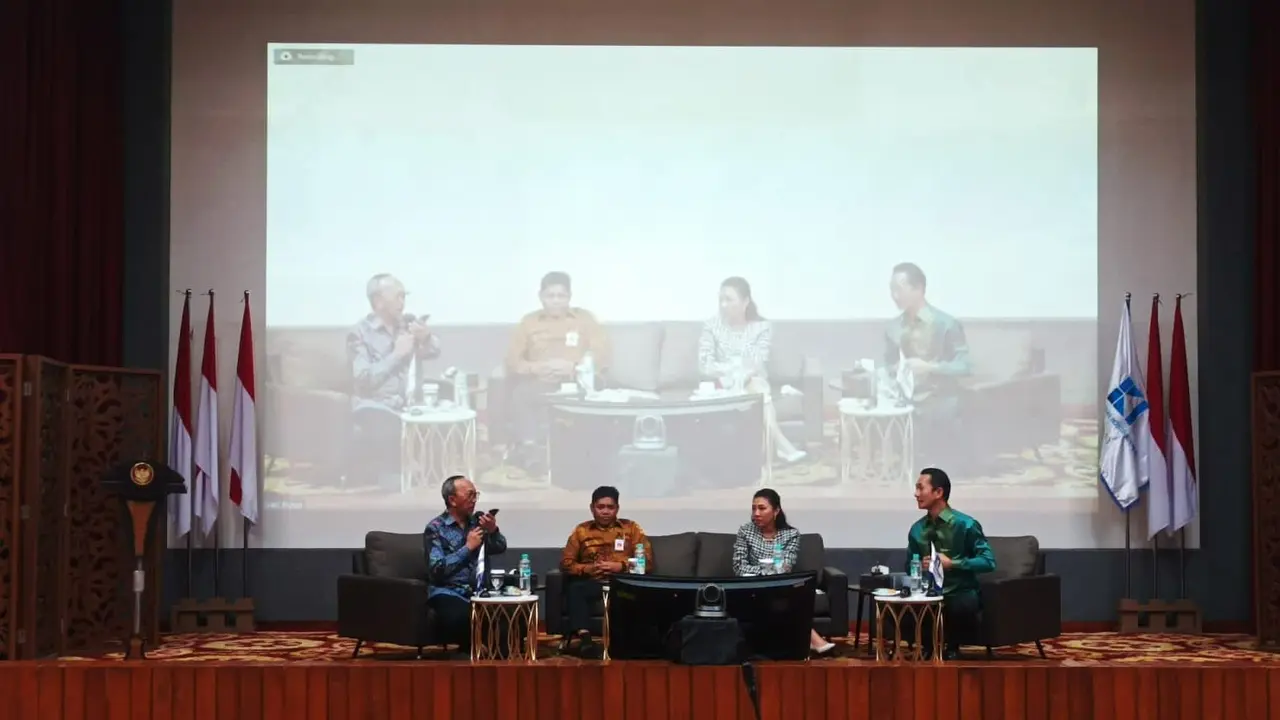 Seminar “Peluang dan Tantangan Smart-Eco Industrial Park Indonesia” yang diadakan oleh HKI di Gedung Graha Sawala Kemenko Perekonomian.