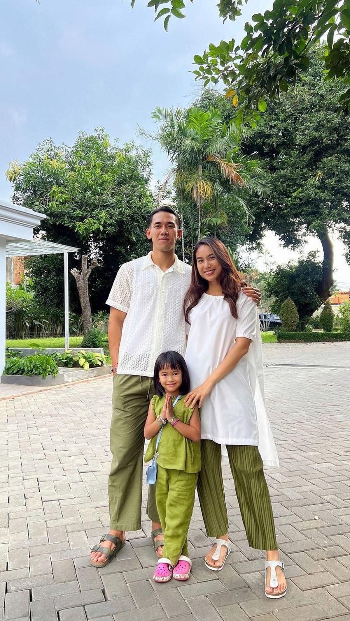 2. Shabrina Ayu dengan Ryuji Utomo