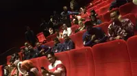 Melihat Gaya Paspampres Nonton Bareng Jokowi di Bogor