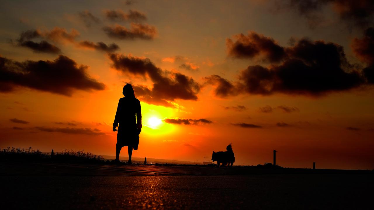 Pemandangan Indah Matahari Terbenam di Berbagai Negara