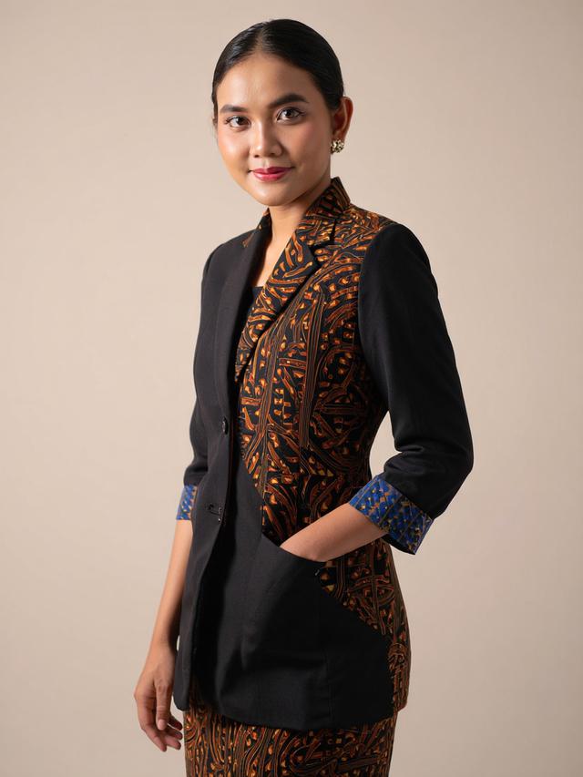 7 Model Jas Kombinasi Batik Wanita yang Trendi di Tahun 2025, Gaya ...