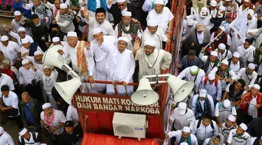 Pimpinan Front Pembela Islam (FPI) Rizieq Shihab hari ini menjalani pemeriksaan di Polda Metro Jaya, terkait kasus dugaan makar.