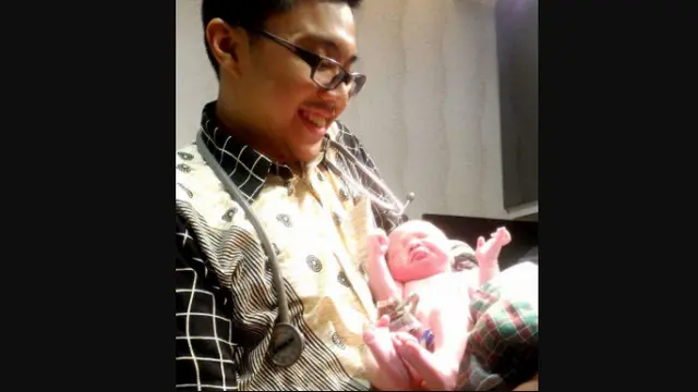Bantu Persalinan Tetangga, Dokter ini Bersihkan Bayi di Dapur