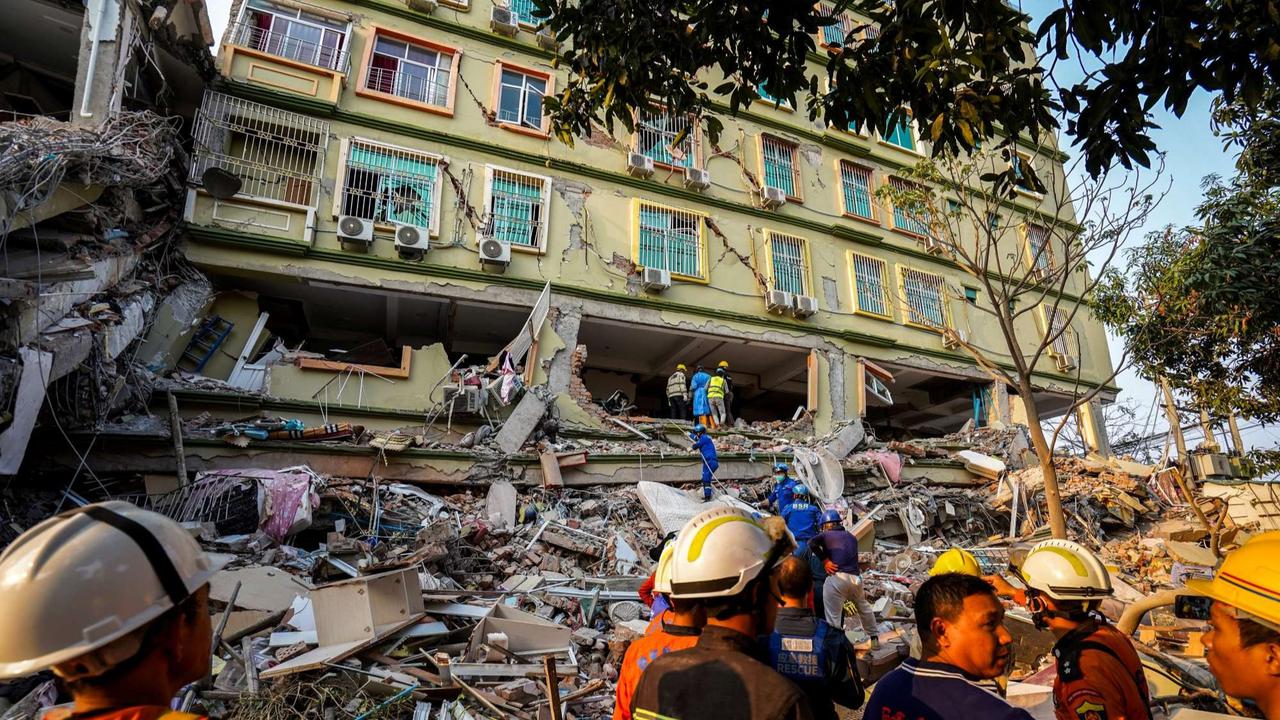 Kehancuran bangunan akibat gempa mematikan Myanmar