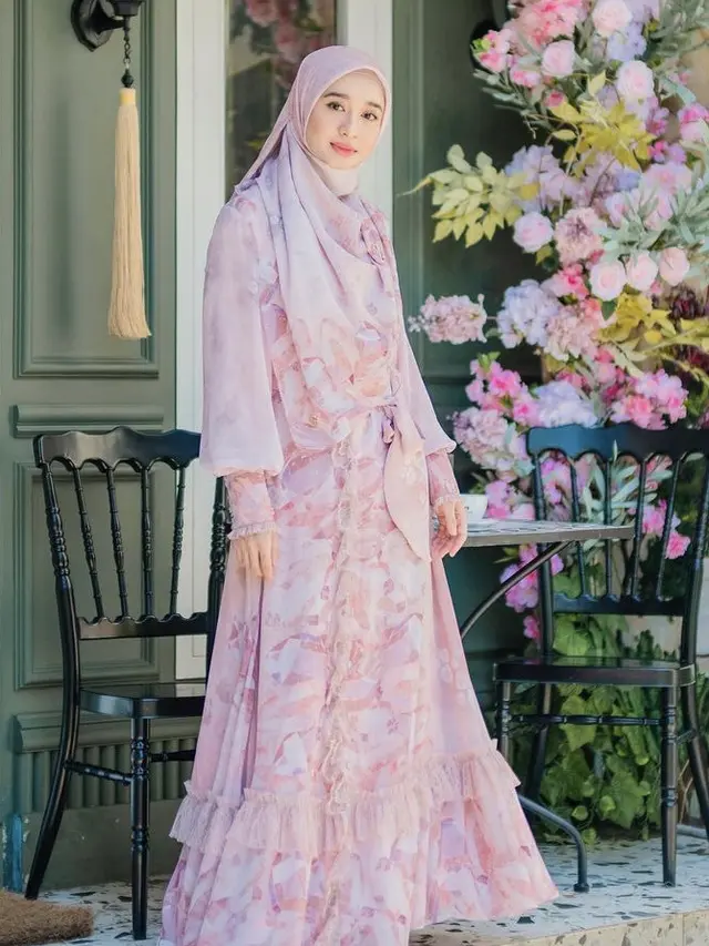 Gaya Laudya Cynthia Bella Bisa Jadi Inspirasi Pakaian Lebaran 2022. (Foto: Instagram @laudyacynthiabella)