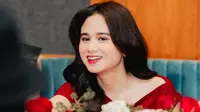 7 Pesona Mewah Tissa Biani dengan Gaun Merah saat Launching Film 7 HARI UNTUK KESHIA