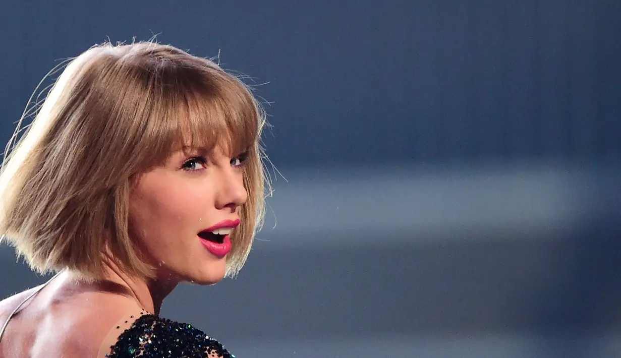 "Taylor mengatakan bahwa ia akan mengembalikan uang yang aku habiskan untuk membeli tiket konsernya. Namun ternyata, ia membelikan sebuah rumah dan kebutuhan bayiku," terang Stephanie. (ROBYN BECK / AFP)