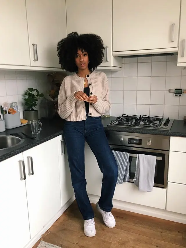 Tanpa Terlihat Kuno, Ini Inspirasi Gaya dengan Kardigan