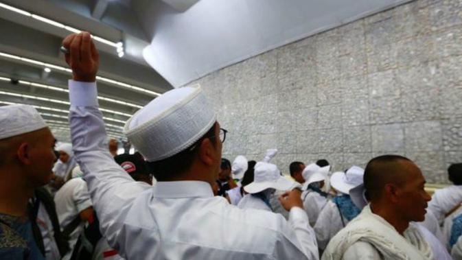 Jemaah haji Indonesia mulai lempar jumrah dan diminta berhati-hati agar tidak tersesat. (www.dream.co.id)