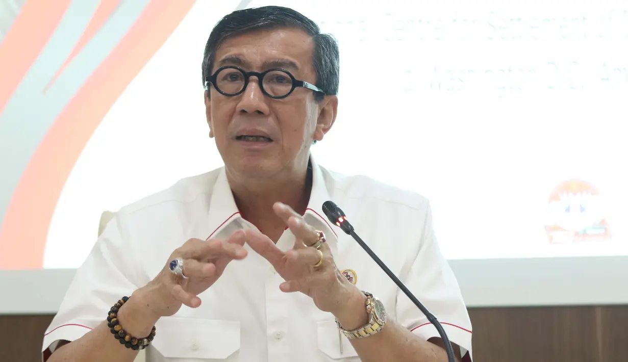 Menteri Hukum dan HAM, Yasonna H. Laoly menyampaikan keterangan di Jakarta, Senin (25/3). Menurut Yasonna, kemenangan atas gugatan tersebut diputuskan pada 18 Maret 2019 yang sebelumnya sudah kita menangkan pada 6 Desember 2016,  (Liputan6.com/Helmi Fithriansyah)