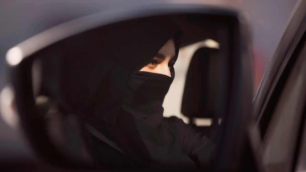Wanita Arab Saudi Mengemudi
