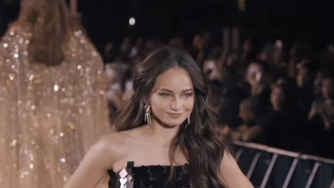 Enzy Storia Foto Bareng Kendall Jenner di Paris Fashion Week, Tak Kalah Cantik dari Sang Model Internasional