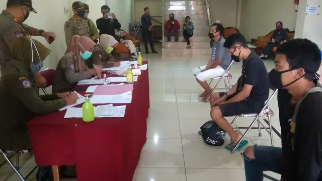 Hukuman Penjara 1 Tahun Ancam Warga Palembang yang Enggan Pakai Masker