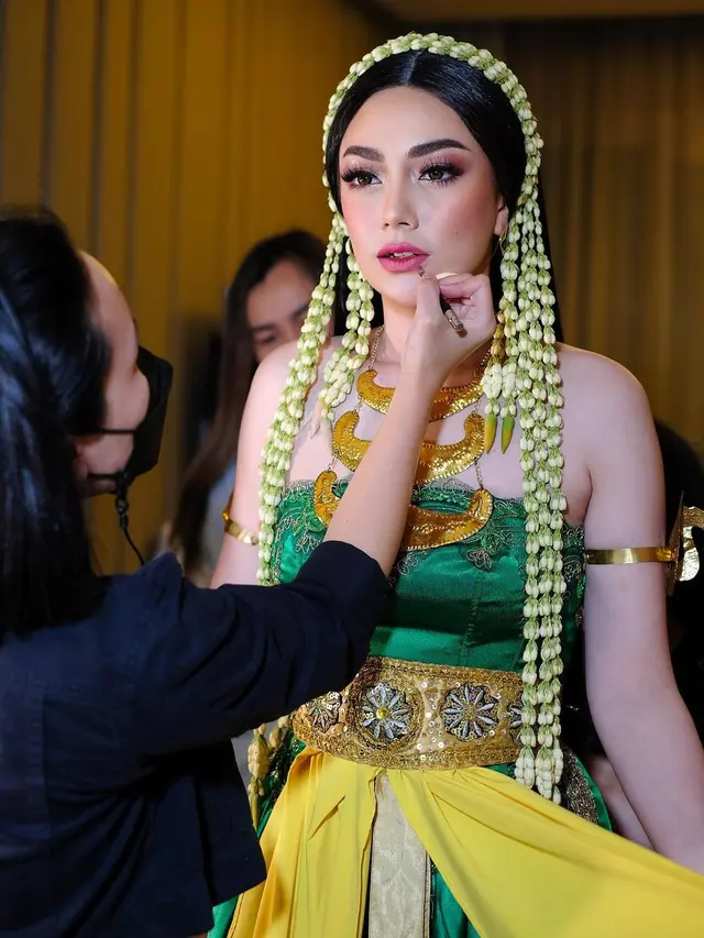 Celine Evangelista tampil cantik ala Nyi Roro Kidul