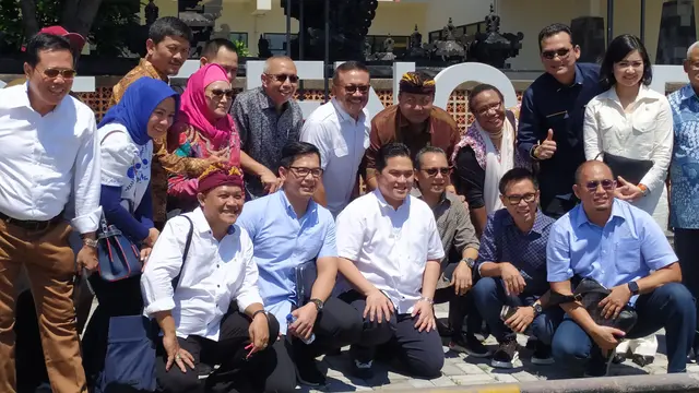 Menteri Badan Usaha Milik Negara (BUMN), Erick Thohir meninjau Pengembangan Benoa Maritime Tourism Hub, di Pelabuhan Benoa, Bali.