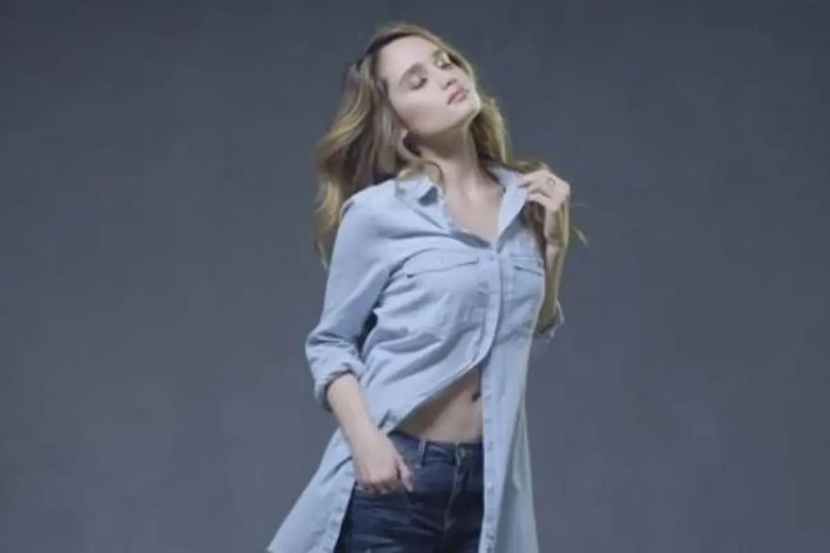 [Bintang] Cinta Laura