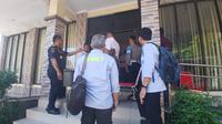 Tim KNKT didampingi Kepala KSOP Manado memeriksa kapten KM Barcelona V berinisial IB pada, Jumat (25/07/2025).