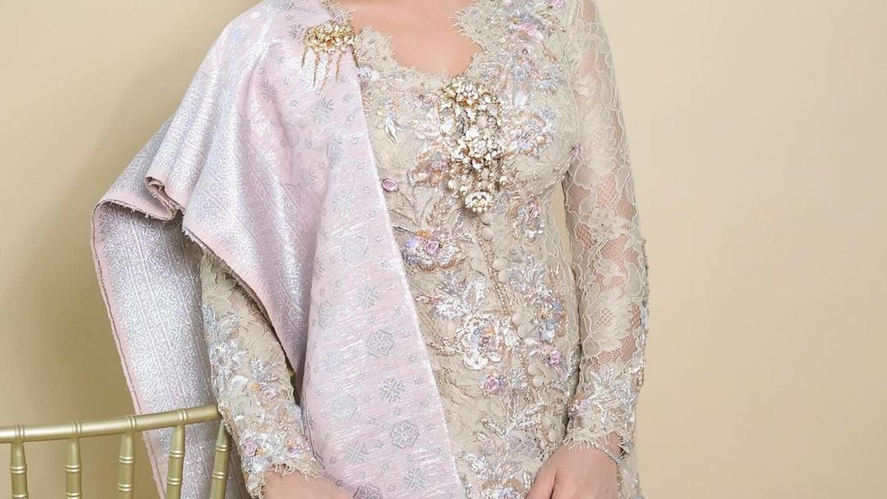 10 Inspirasi Kebaya Krisdayanti yang Bikin Tampil Anggun Bak Ningrat, Mana yang Jadi Favoritmu?