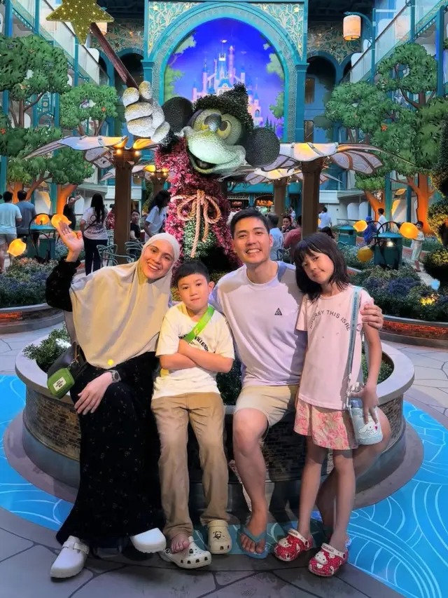 OOTD Nycta Gina saat Liburan Naik Kapal Pesiar bersama keluarga. [@missnyctagina]