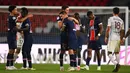 Pemain PSG merayakan kemenangan atas Metz pada laga Liga Prancis di Stadion Parc des Princes, Paris, Kamis (17/9/2020) dini hari WIB. PSG menang 1-0 atas Metz. (AFP/Franck Fife)