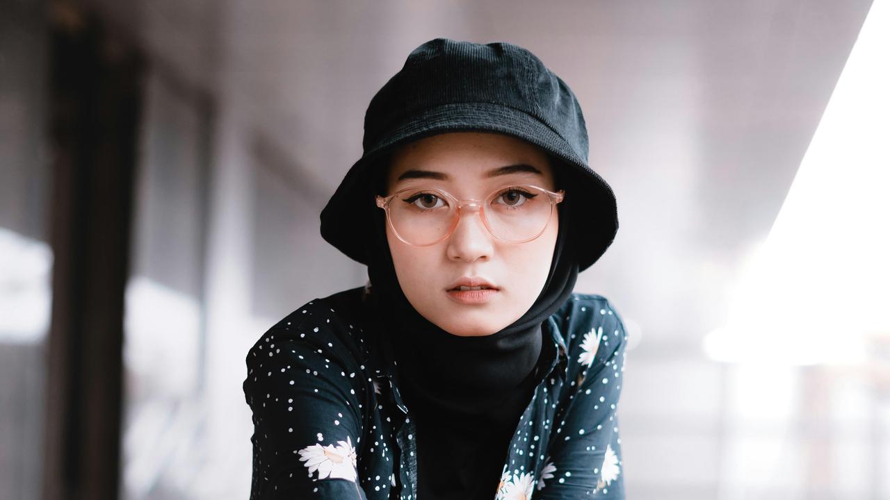 ekspresi marah kesal tegas serius ketus tegar tegas