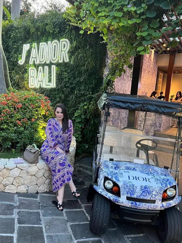 10 Potret Jennifer Dunn dengan Koleksi Tas Branded, Gayanya Makin Sosialita