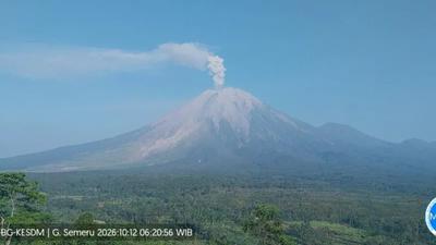 Gunung Semeru Tiga Kali Erupsi, Kolom Abu Capai 900 Meter