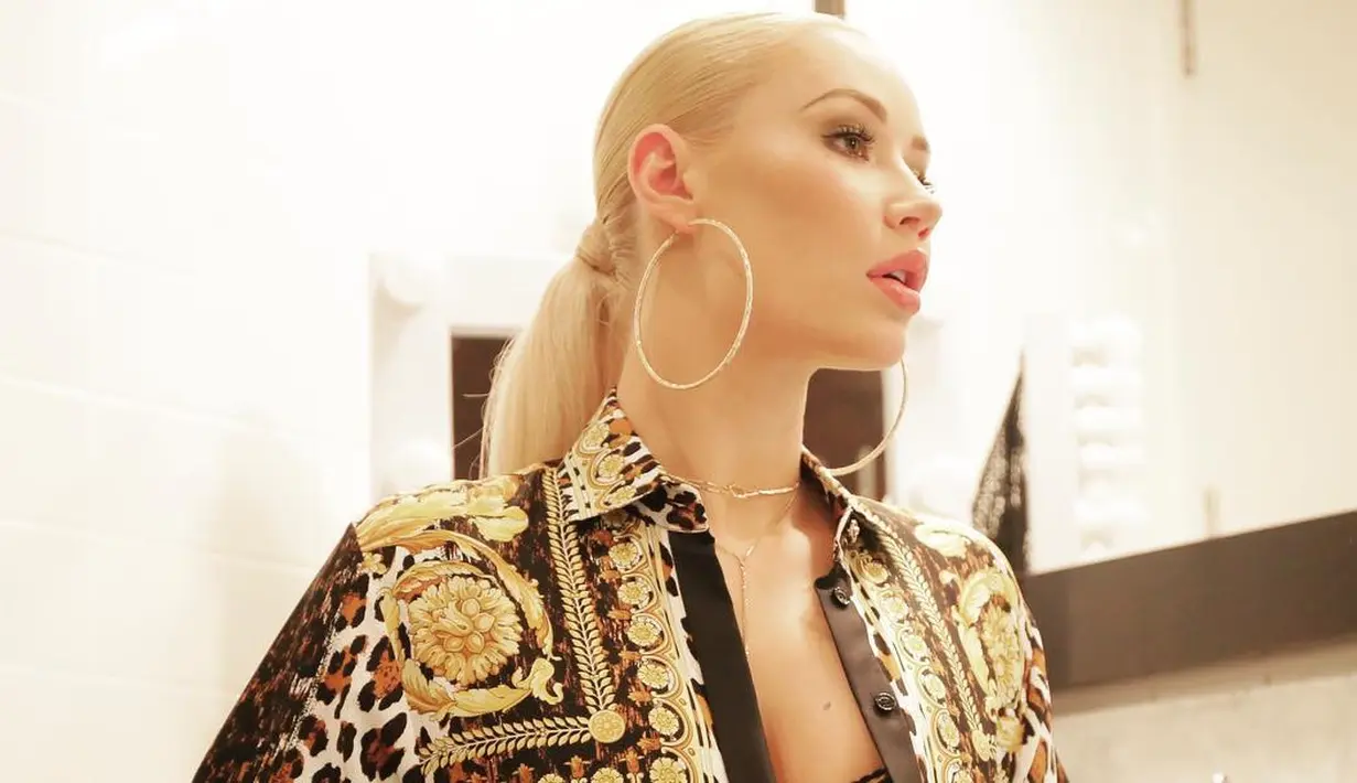 Iggy Azalea membakar baju mahal milik Nick Young saat mantan kekasihnya itu tertangkap bawa semua selingkuhannya ke rumah mereka. (instagram/thenewclassic)