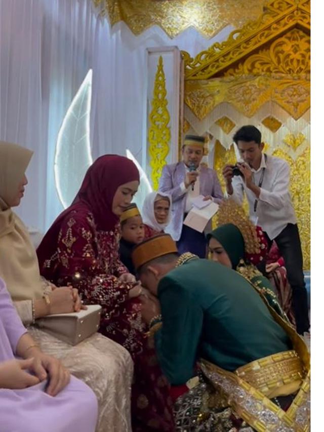 6 Potret Meggy Wulandari di Momen Pernikahan Anak Sambung, Kental Adat Bugis