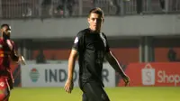 Gelandang PSS asal Brasil, Guilherme Felipe de Castro atau Batata, dalam debutnya melawan Kalteng Putra di Stadion Maguwoharjo, Sleman (7/7/2019). (Bola.com/Vincentius Atmaja)