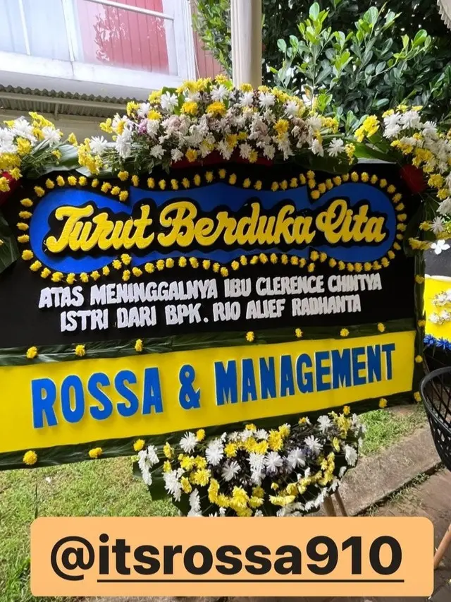 Karangan Bunga Artis atas Meninggalnya